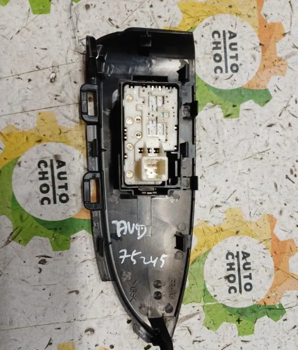 Commande lève-glace porte avant droite TOYOTA PRIUS 3 PHASE 1 occasion — photo 4