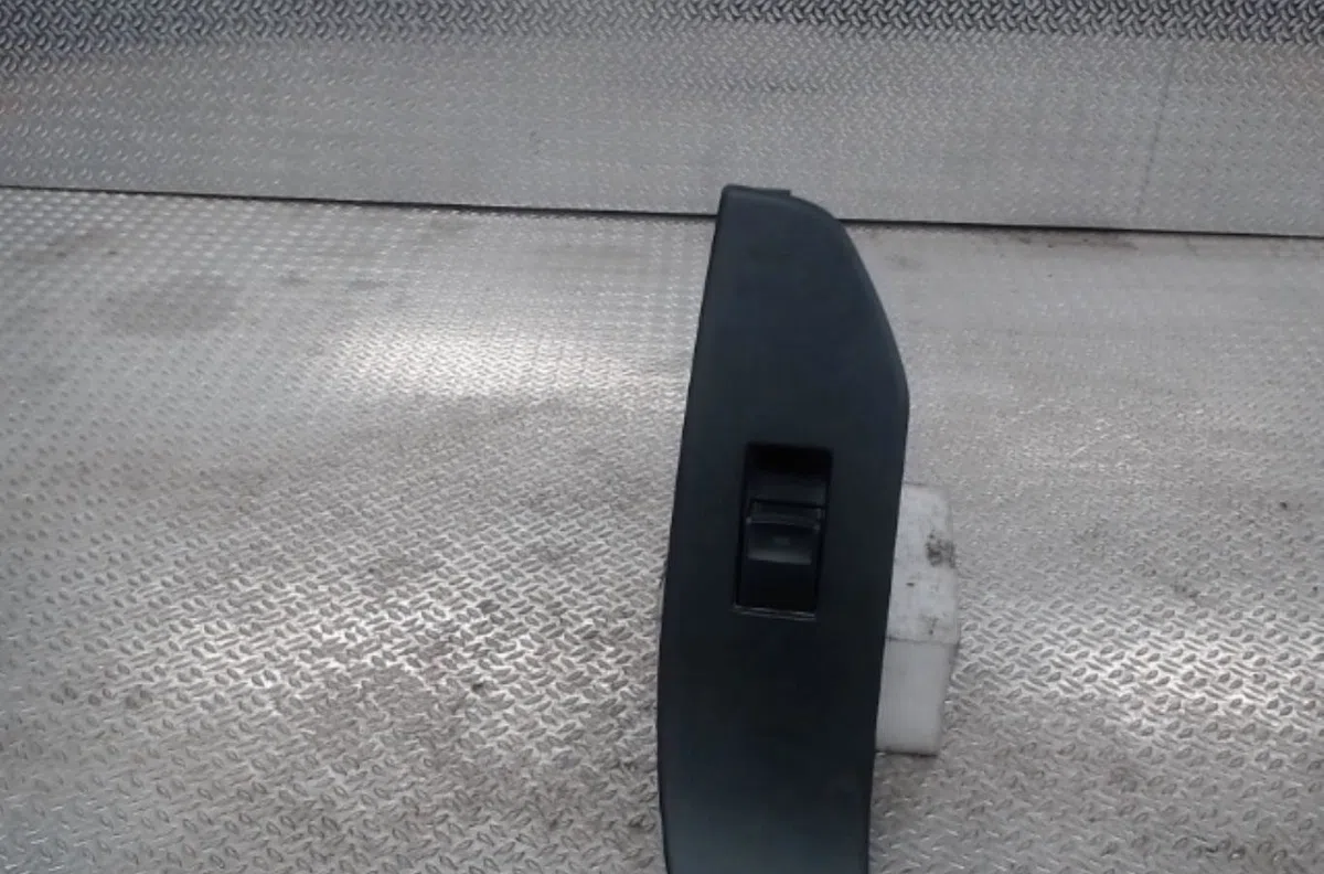 Commande lève-glace porte avant droite Toyota VERSO (_R2_) 2.0 d-4d (aur20_) (2009-2018) occasion