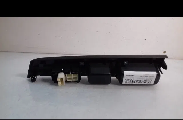 Commande lève-glace porte avant droite Toyota YARIS (_P13_) 1.4 d (nlp130_) (2011) occasion