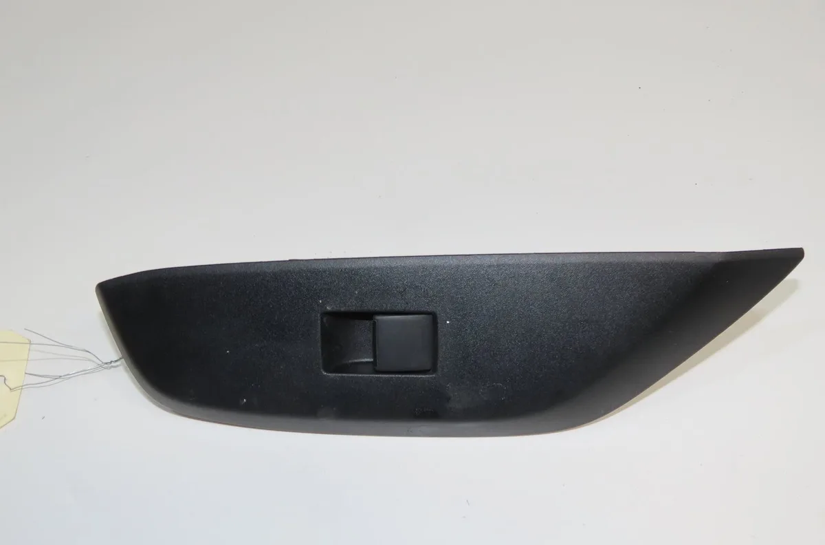 Commande lève-glace porte avant droite Toyota YARIS (_P21_, _PA1_, _PH1_) 1.5 hybrid (mxph10, mxph11) (2020) 5 portes occasion