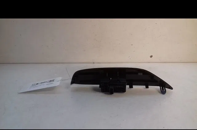Commande lève-glace porte avant droite Toyota YARIS (_P21_, _PA1_, _PH1_) 1.5 hybrid (mxph11) (2020) 5 portes occasion — photo 2