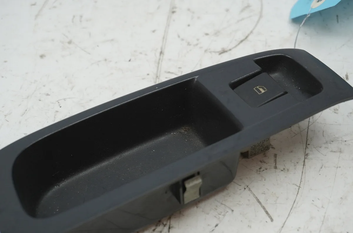 Commande lève-glace porte avant droite Volkswagen FOX 3-5 portes (5Z1, 5Z3, 5Z4) 1.2 (2005-2011) occasion