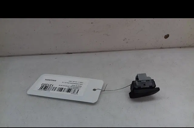 Commande lève-glace porte avant droite Volkswagen FOX 3-5 portes (5Z1, 5Z3, 5Z4) 1.2 (2005-2011) occasion — photo 3