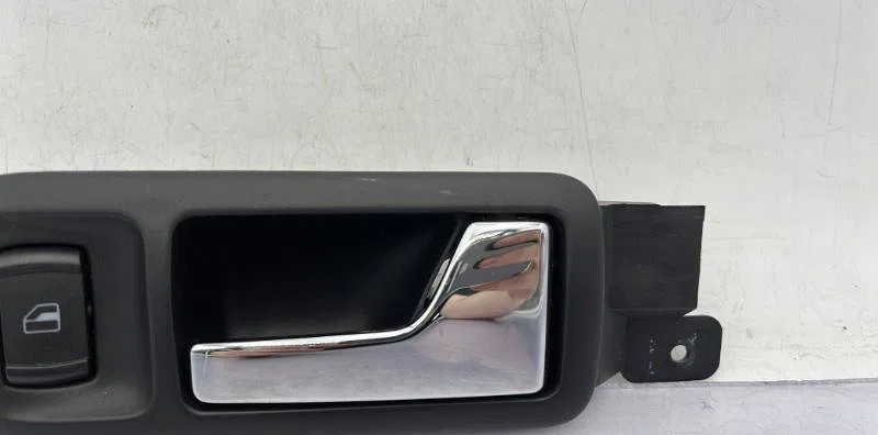 Commande lève-glace porte avant droite VOLKSWAGEN GOLF 4 occasion — photo 3