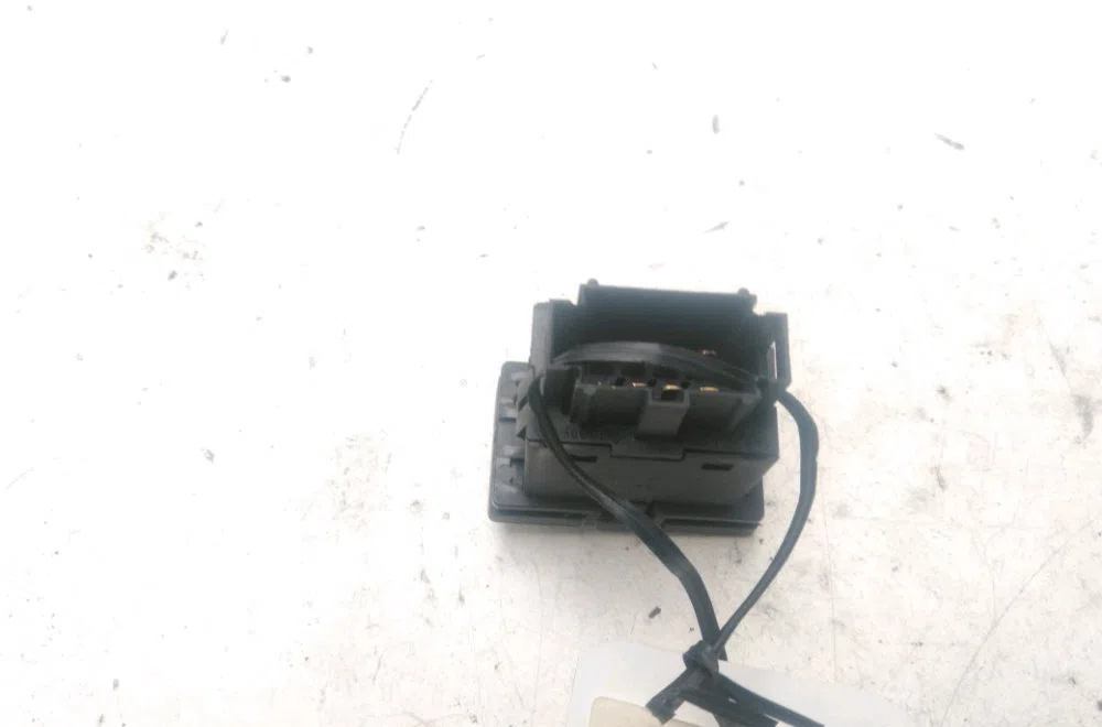 Commande lève-glace porte avant droite Volkswagen GOLF III (1H1) 1.9 tdi (1993-1997) occasion