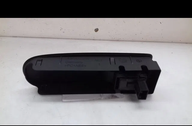 Commande lève-glace porte avant droite Volkswagen GOLF VI (5K1) 1.4 (2008-2012) 5 portes occasion — photo 2