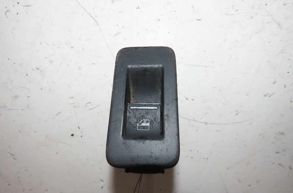 Commande lève-glace porte avant droite Volkswagen TOUAREG (7LA, 7L6, 7L7) 3.0 v6 tdi (2004-2010) occasion — photo 2