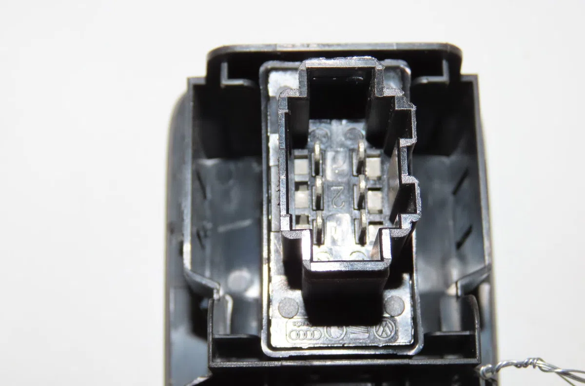 Commande lève-glace porte avant droite Volkswagen UP! (121, 122, BL1, BL2, BL3, 123) 1.0 (2011-2020) 5 portes occasion — photo 2