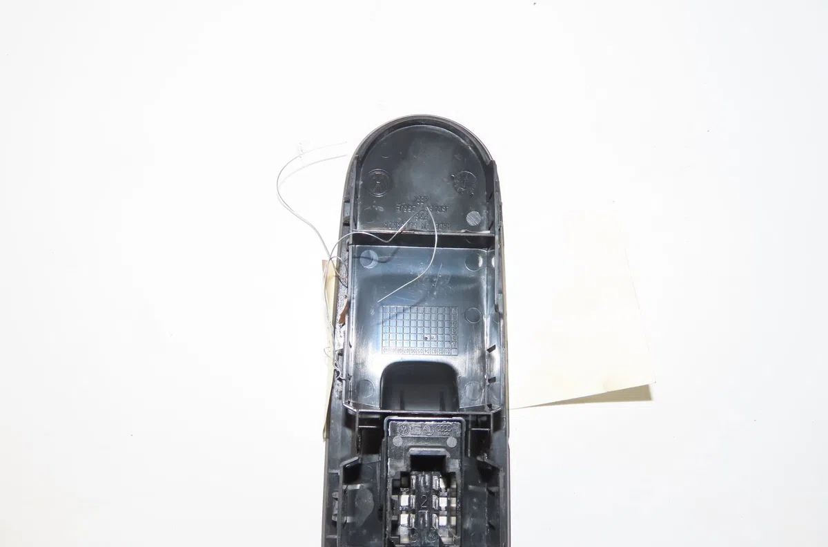 Commande lève-glace porte avant droite Volkswagen UP! (121, 122, BL1, BL2, BL3, 123) 1.0 (2011-2020) 5 portes occasion — photo 2