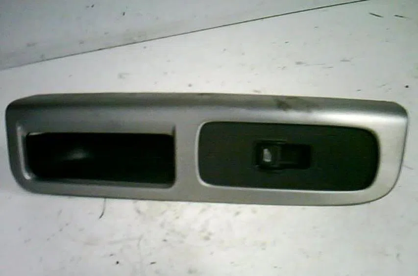 Commande lève-glace porte avant droite Volvo C30 (533) 1.6 d (2006-2012) occasion — photo 2