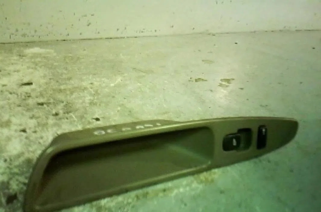 Commande lève-glace porte avant droite Volvo S40 I (644) 1.9 di (1999-2000) occasion — photo 2