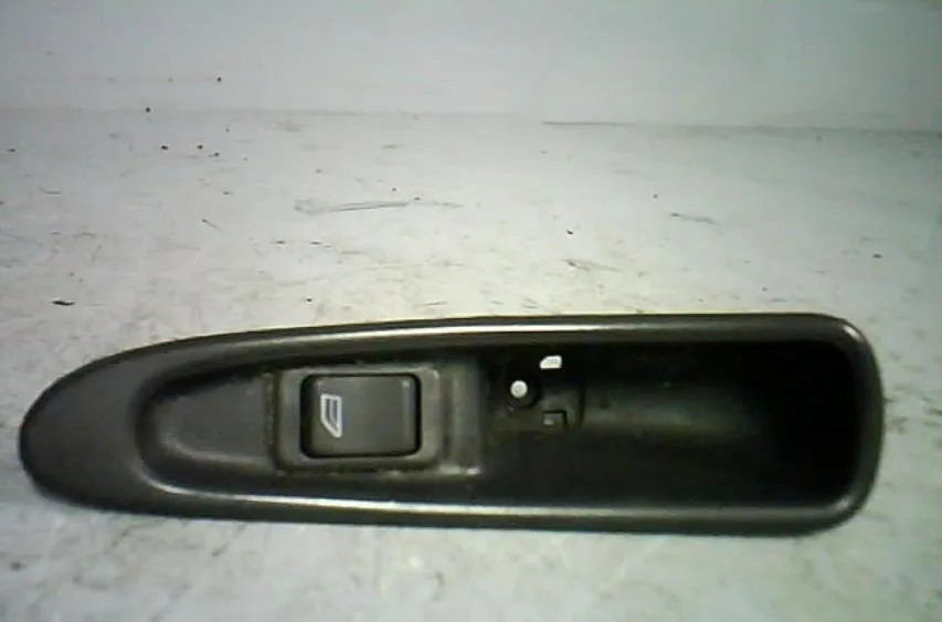 Commande lève-glace porte avant droite Volvo S40 I (644) 1.9 td (1995-1999) occasion