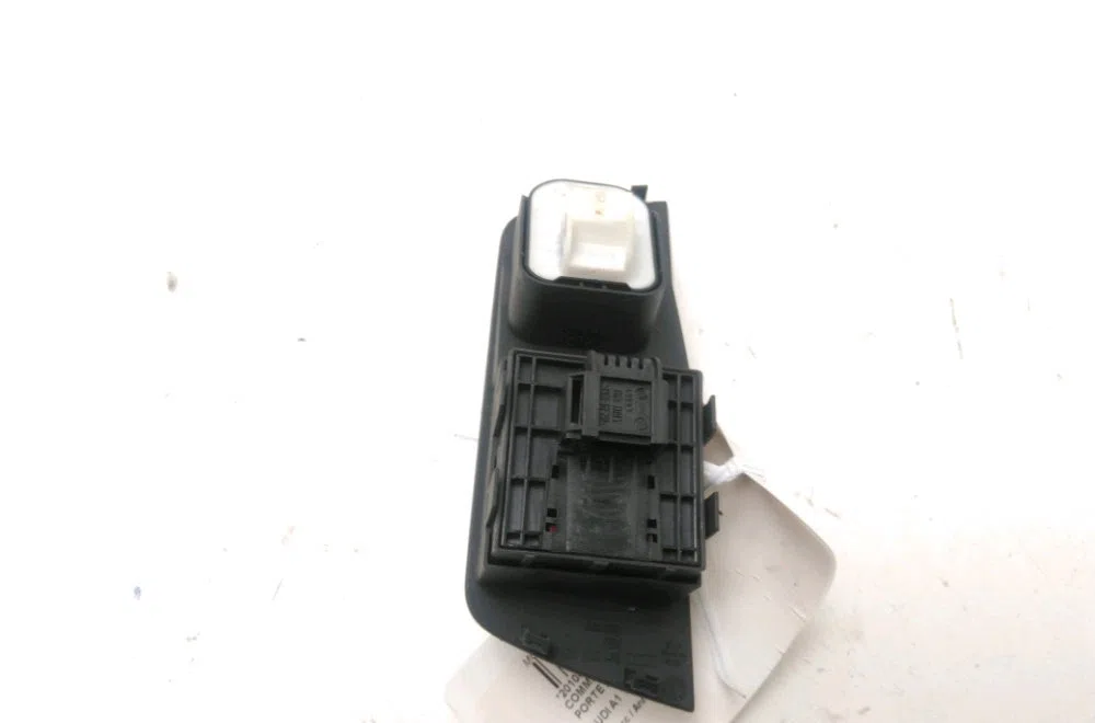 Commande lève-glace porte avant gauche Audi A1 (8X1, 8XK) 1.6 tdi (2011-2015) 3 portes occasion