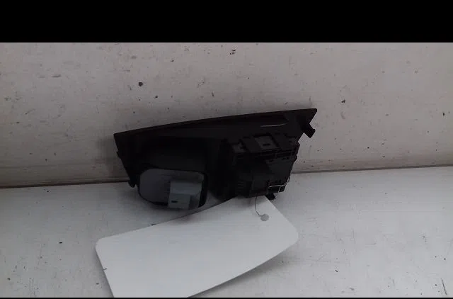 Commande lève-glace porte avant gauche Audi A1 (8X1, 8XK) 1.6 tdi (2011-2015) occasion — photo 2