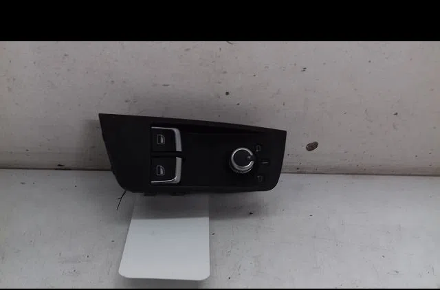 Commande lève-glace porte avant gauche Audi A1 (8X1, 8XK) 1.6 tdi (2011-2015) occasion — photo 3