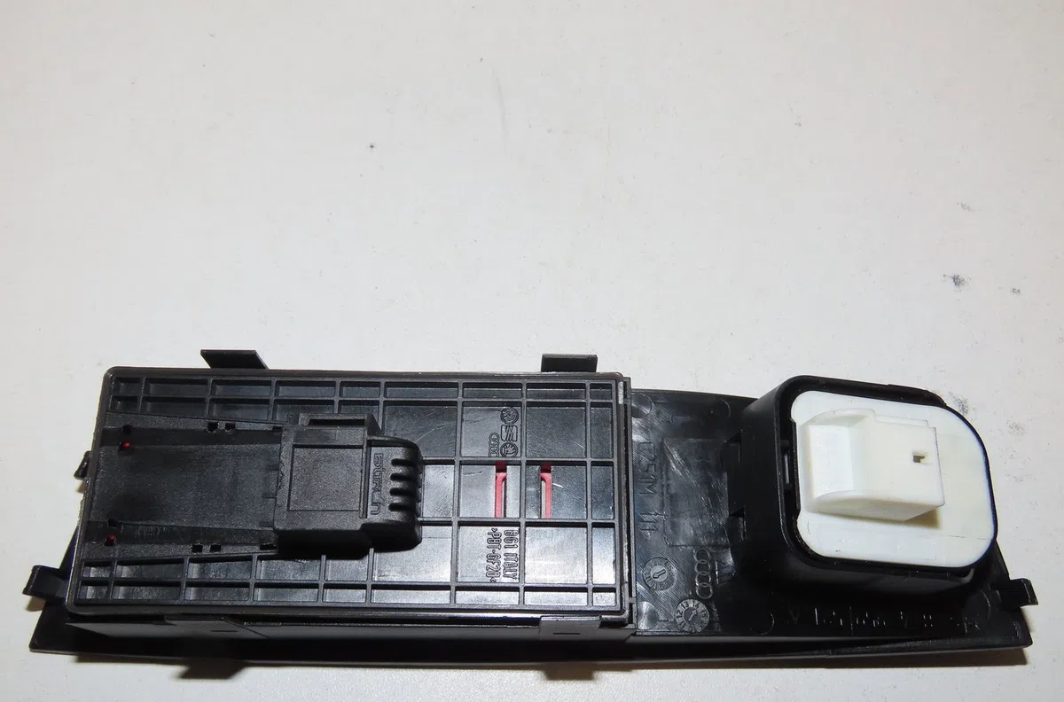 Commande lève-glace porte avant gauche Audi A1 Sportback (8XA, 8XF) 1.4 tfsi (2011-2015) occasion — photo 2