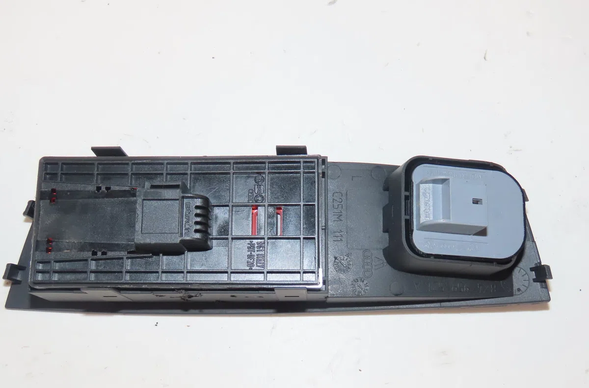 Commande lève-glace porte avant gauche Audi A1 Sportback (8XA, 8XF) 1.4 tfsi (2011-2015) occasion — photo 2