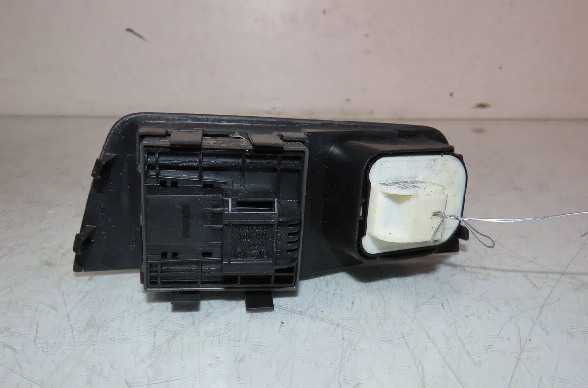 Commande lève-glace porte avant gauche Audi A1 Sportback (8XA, 8XF) 1.4 tfsi (2011-2015) occasion — photo 2