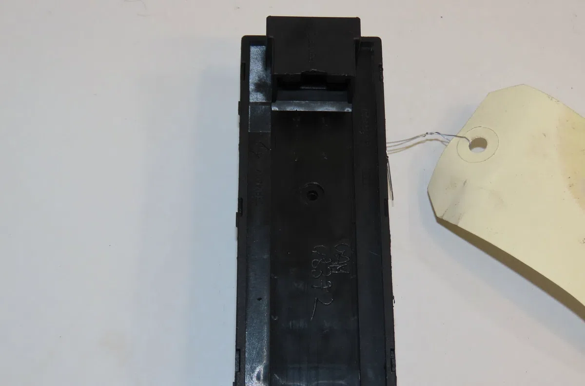 Commande lève-glace porte avant gauche Audi A3 (8L1) 1.9 tdi (1996-2001) occasion — photo 2
