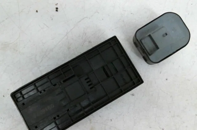 Commande lève-glace porte avant gauche Audi A3 Sportback (8PA) 2.0 tdi (2004-2013) occasion — photo 2