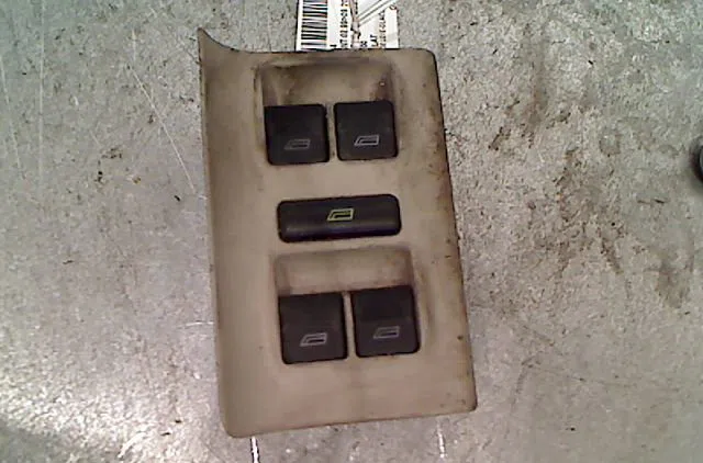 Commande lève-glace porte avant gauche AUDI A4 2000 occasion — photo 2