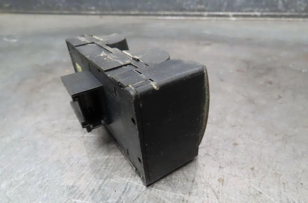 Commande lève-glace porte avant gauche AUDI A8 2003 occasion — photo 3