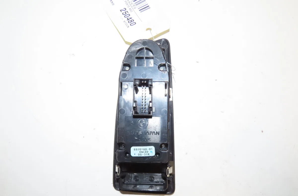 Commande lève-glace porte avant gauche Bmw 1 (E87) 118 d (2004-2007) occasion — photo 2
