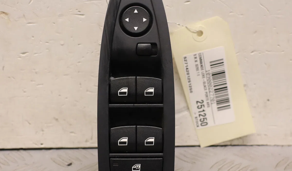 Commande lève-glace porte avant gauche Bmw 1 (F20) 116 i (2015-2019) occasion — photo 2