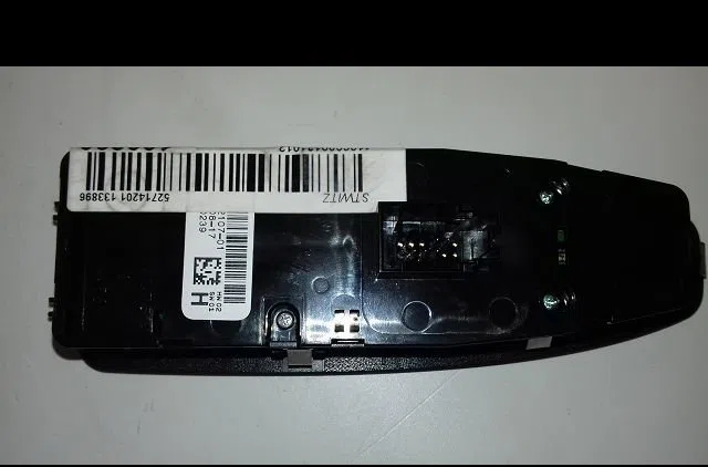 Commande lève-glace porte avant gauche Bmw 1 (F20) 118 i (2011-2015) occasion — photo 2