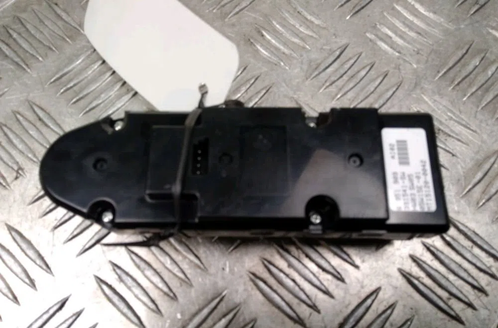 Commande lève-glace porte avant gauche Bmw 5 (E60) 523 i (2004-2007) occasion — photo 2
