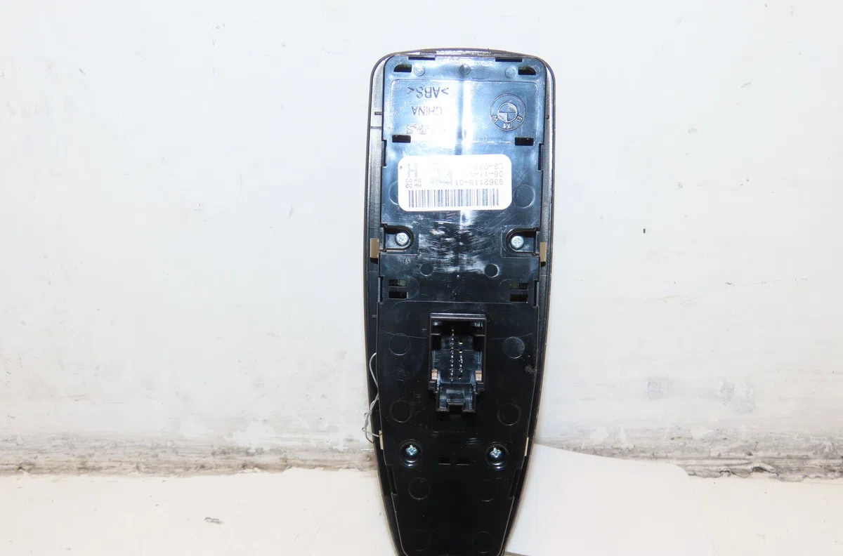 Commande lève-glace porte avant gauche Bmw X1 (F48) Sdrive 18 d (2015) occasion — photo 2
