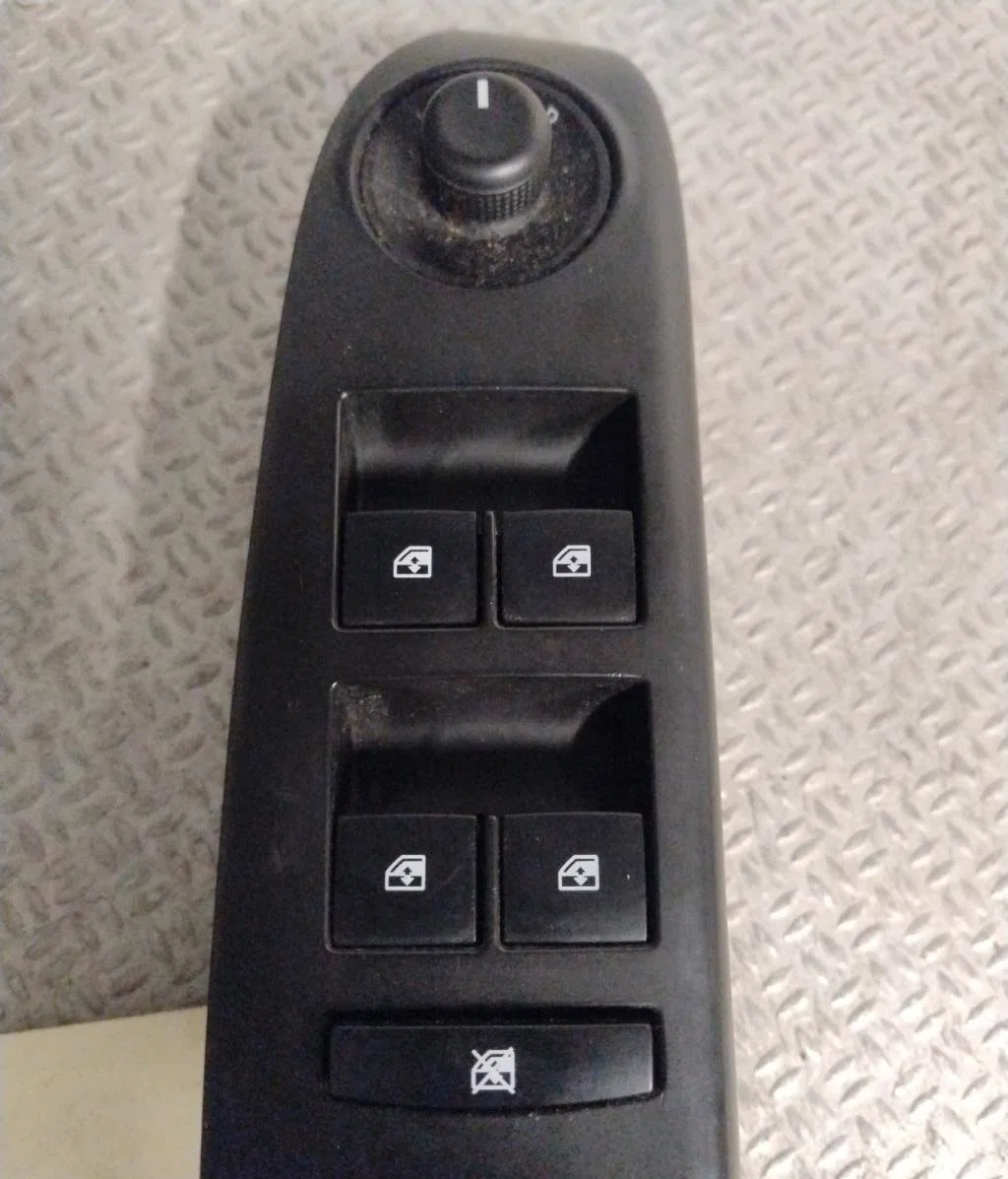 Commande lève-glace porte avant gauche CHEVROLET AVEO 2  AVEO 2 occasion — photo 2