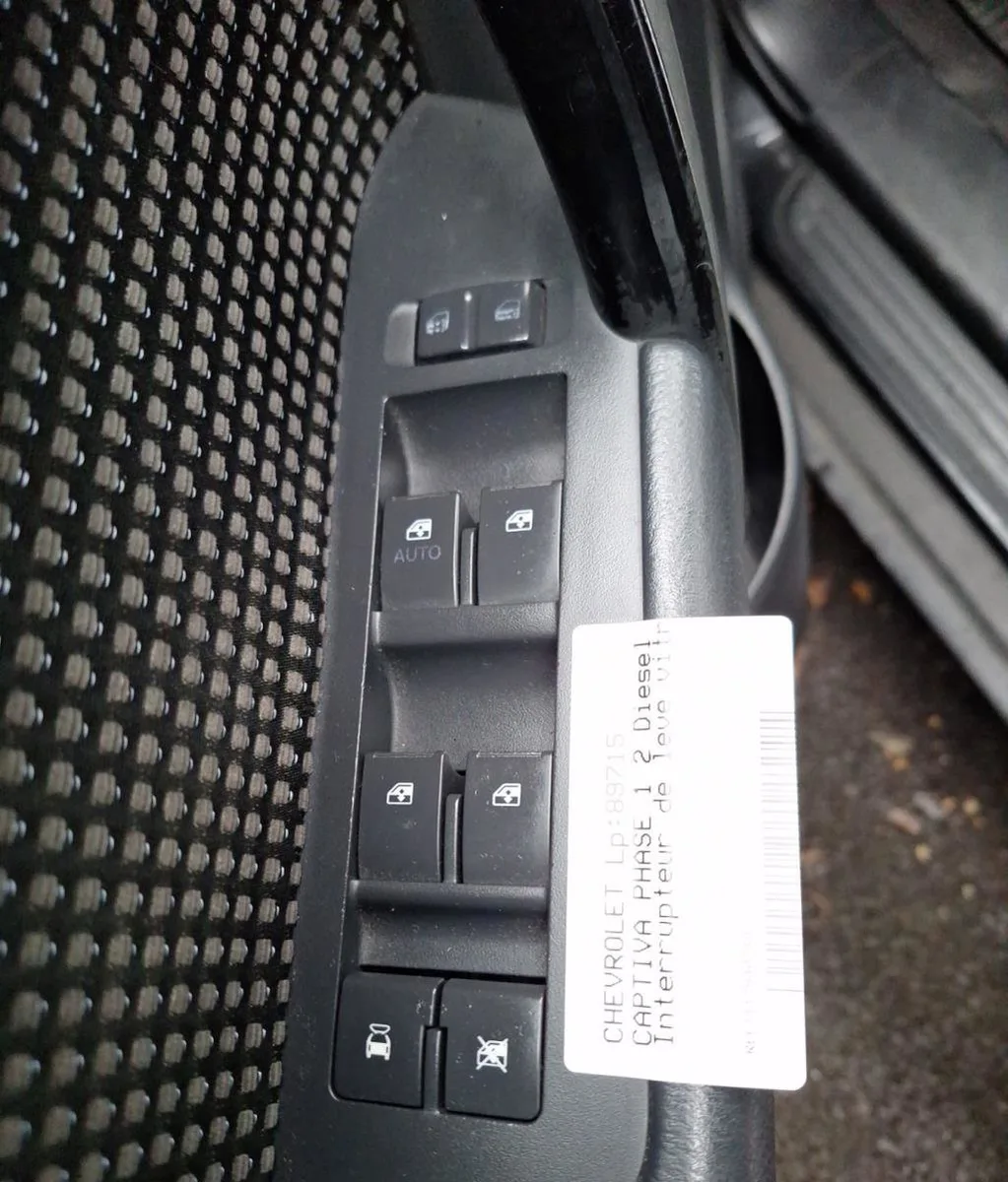 Commande lève-glace porte avant gauche Chevrolet CAPTIVA (C100, C140) 2.0 d (2007) occasion