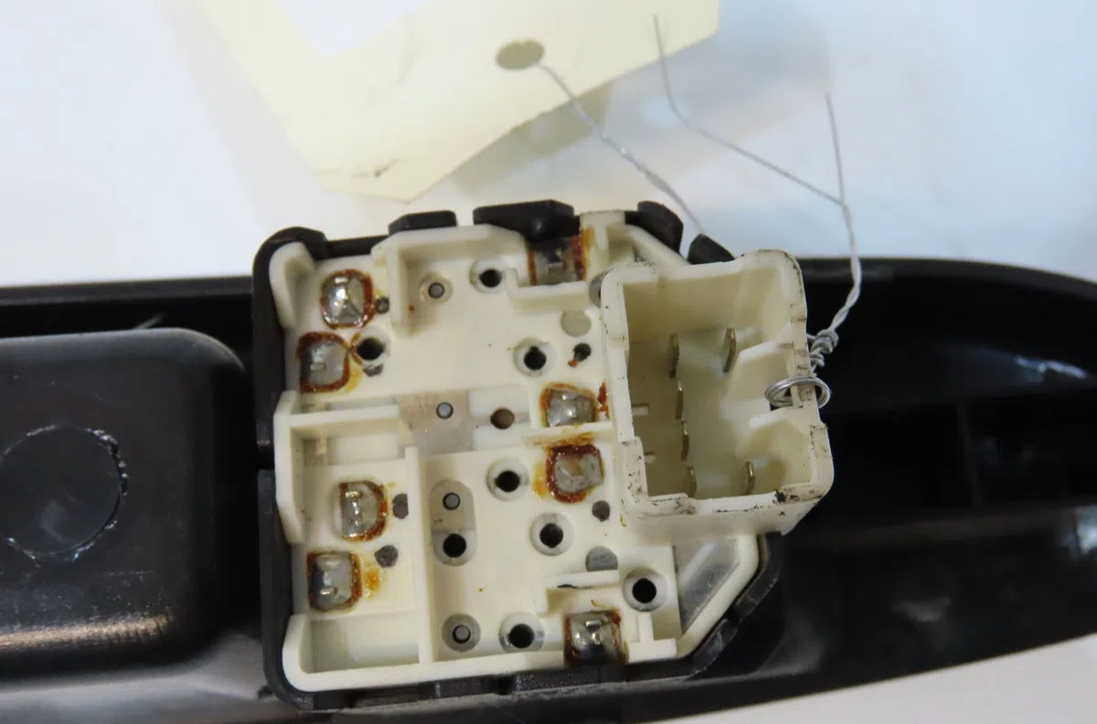 Commande lève-glace porte avant gauche Chevrolet MATIZ (M200, M250) 0.8 (2005-2013) occasion