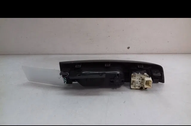 Commande lève-glace porte avant gauche Chevrolet SPARK (M300) 1.0 (2010) 5 portes occasion — photo 2