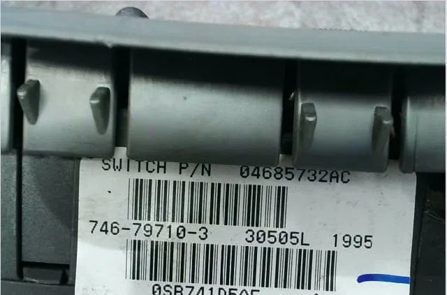 Commande lève-glace porte avant gauche Chrysler VOYAGER IV (RG, RS) 2.8 crd (2004-2008) occasion — photo 2