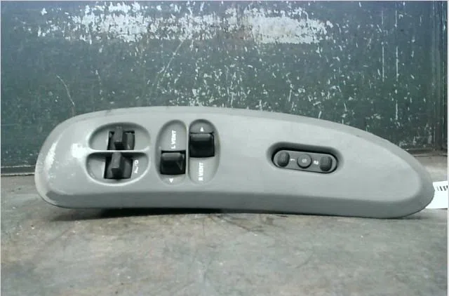 Commande lève-glace porte avant gauche Chrysler VOYAGER IV (RG, RS) 2.8 crd (2004-2008) occasion — photo 4