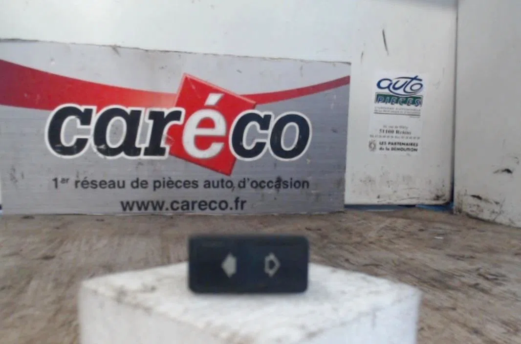 Commande lève-glace porte avant gauche Citroen AX (ZA-_) 15 d (1994-1997) occasion — photo 2