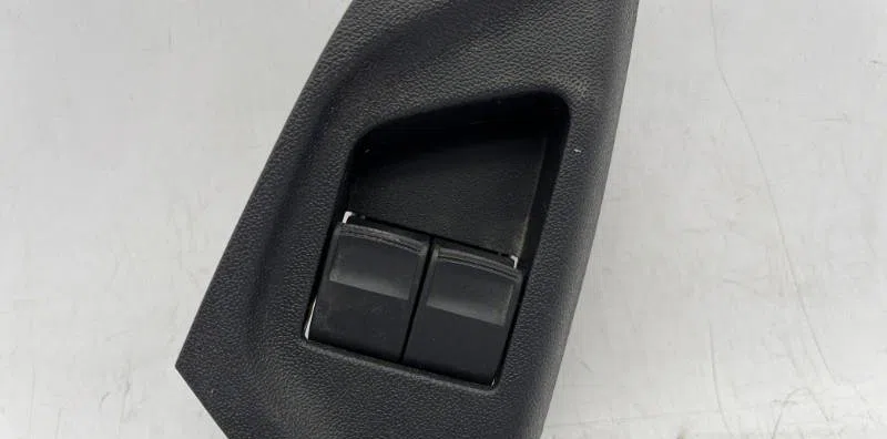 Commande lève-glace porte avant gauche CITROEN C1 2 occasion — photo 4