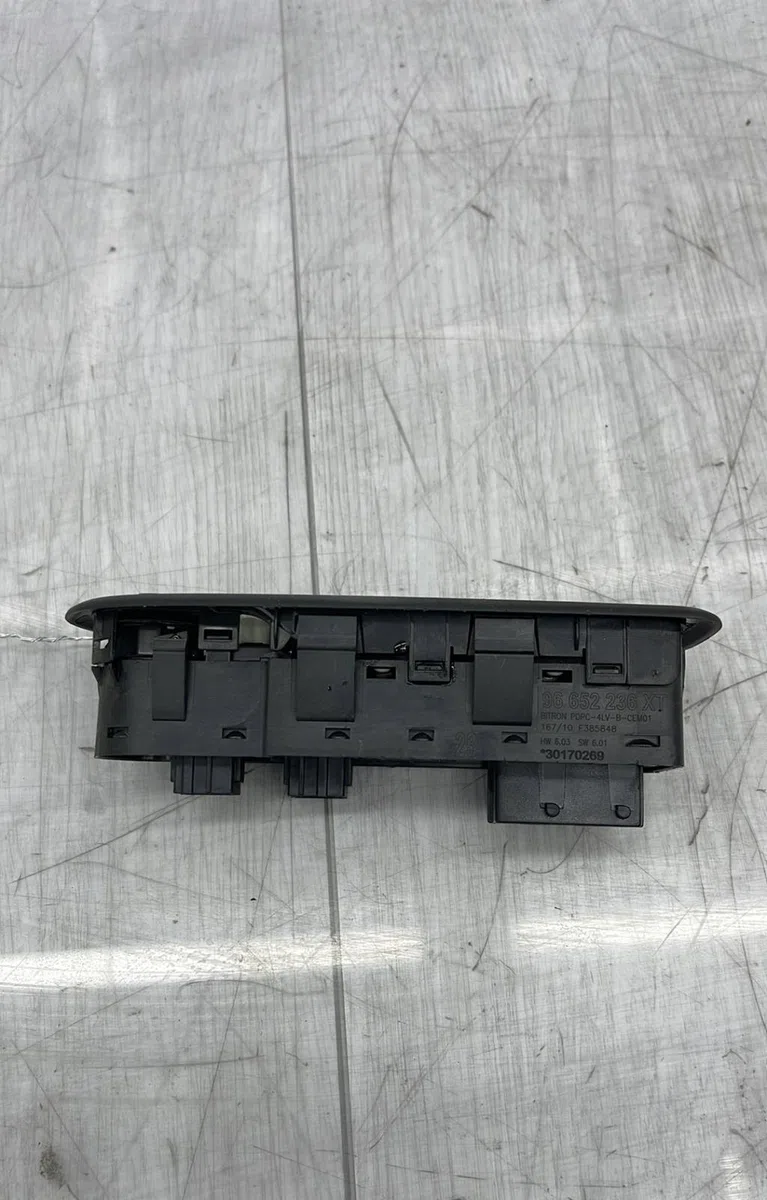 Commande lève-glace porte avant gauche CITROEN C3 2 PHASE 1 occasion — photo 3