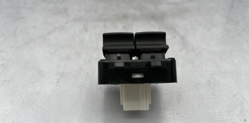 Commande lève-glace porte avant gauche CITROEN C3 3 PHASE 2 occasion — photo 4