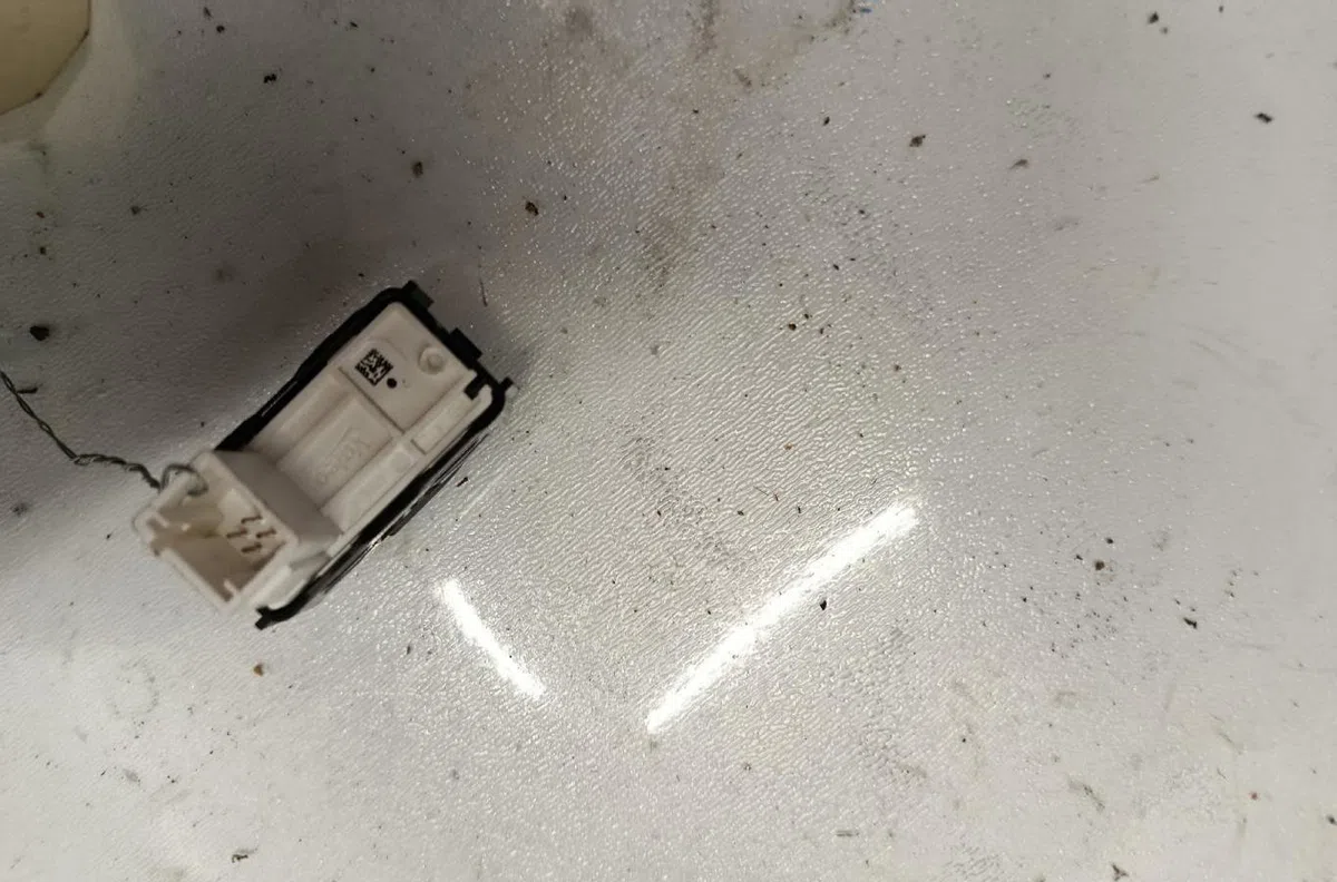 Commande lève-glace porte avant gauche CITROEN C3 AIRCROSS 1 PHASE 1 occasion — photo 3