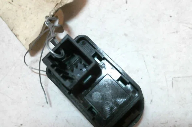 Commande lève-glace porte avant gauche Citroën C3 I (FC_, FN_) 1.4 hdi (2003-2011) 5 portes occasion — photo 2