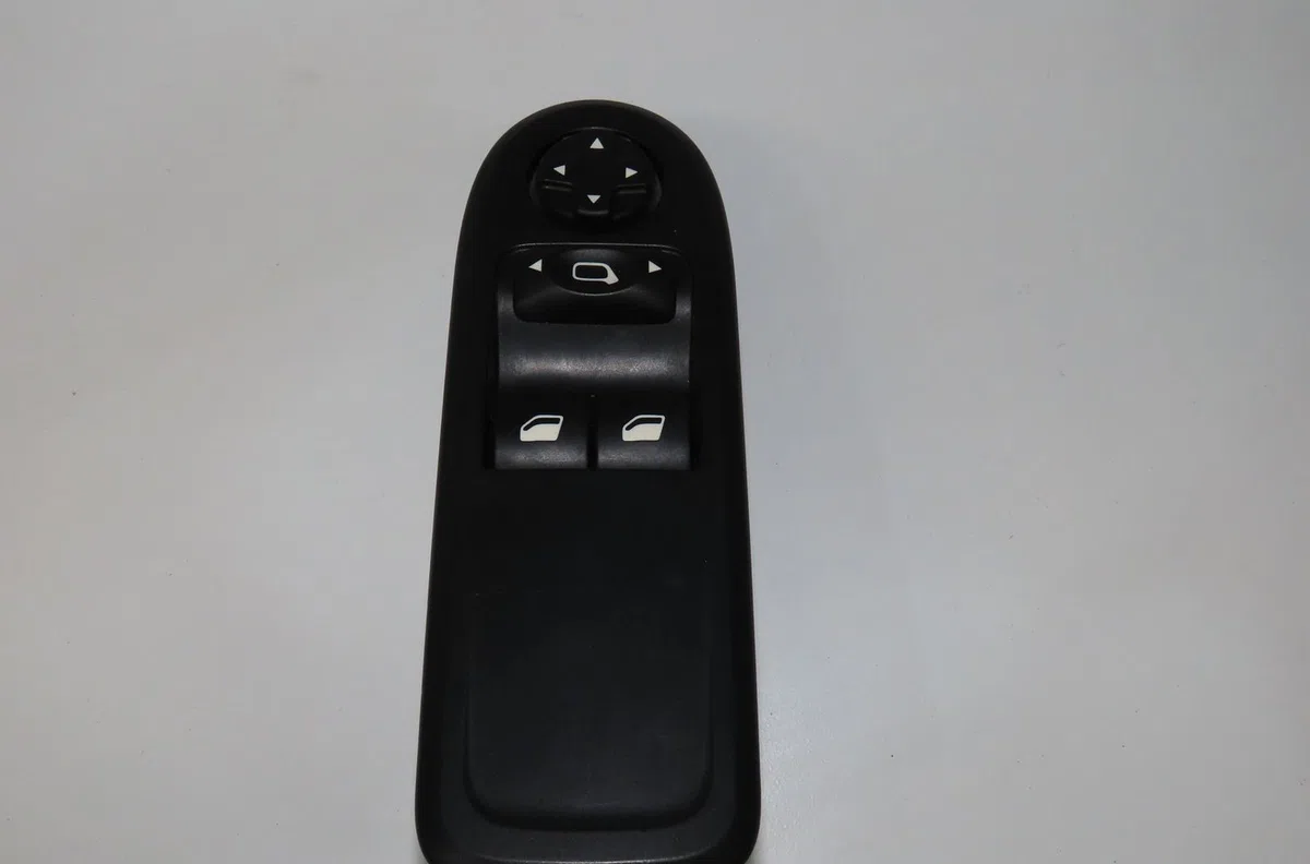 Commande lève-glace porte avant gauche Citroen C3 II (SC_) 1.4 hdi 70 (sc8hzc, sc8hr0, sc8hp4) (2009) 5 portes occasion