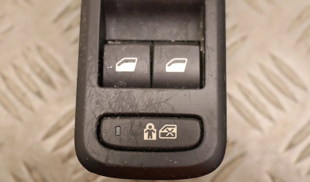 Commande lève-glace porte avant gauche Citroen C3 II (SC_) 1.6 hdi 90 (2009) occasion