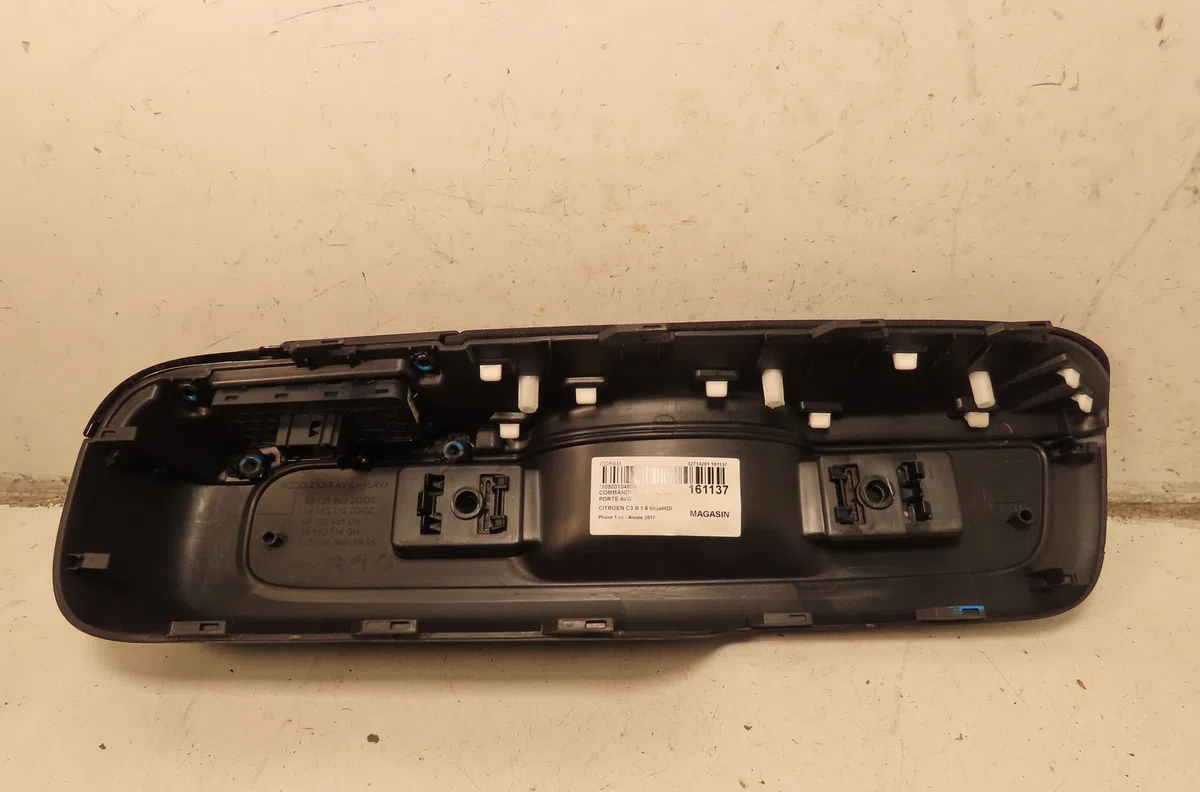 Commande lève-glace porte avant gauche Citroën C3 III (SX) 1.6 bluehdi 75 (2016) occasion — photo 2