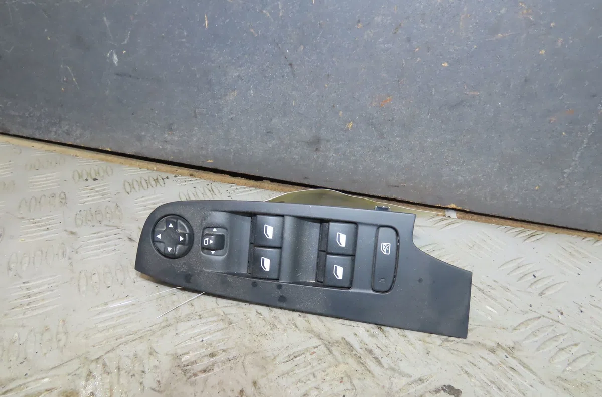 Commande lève-glace porte avant gauche Citroen C4 GRAND PICASSO II (DA_, DE_) 1.2 thp 130 (2014) occasion — photo 2