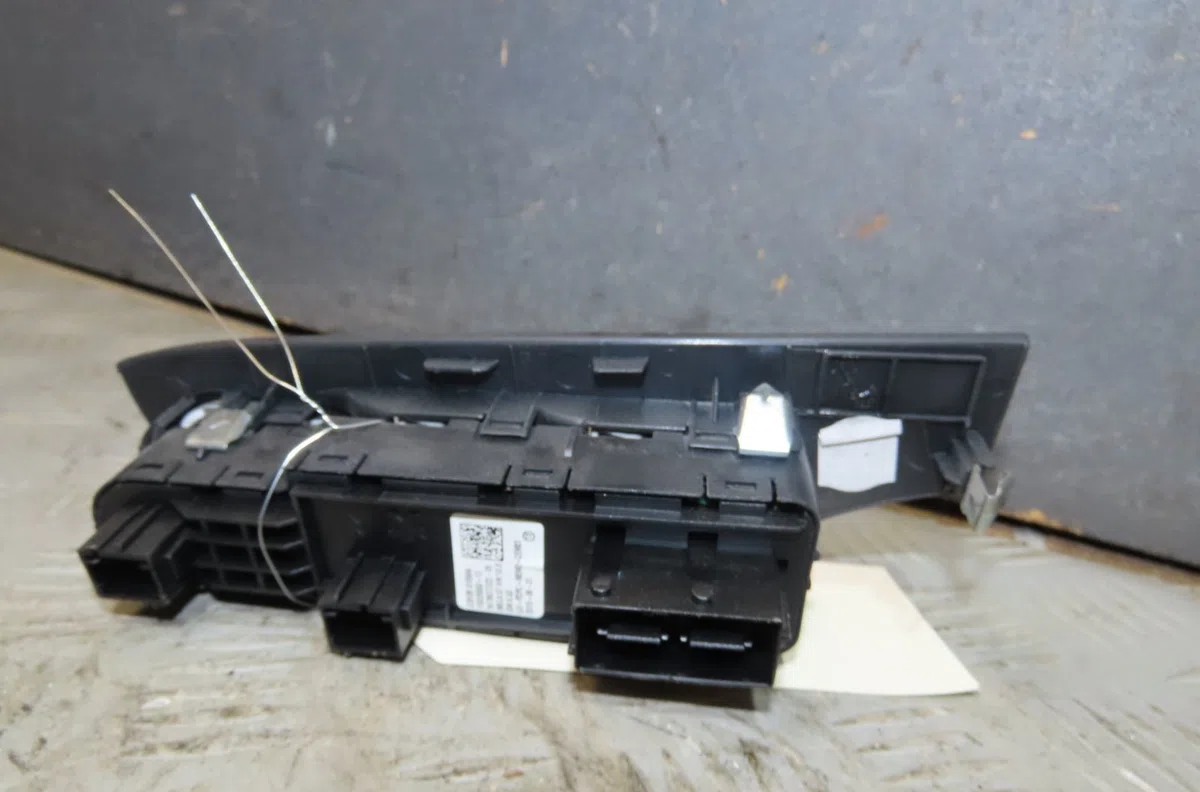 Commande lève-glace porte avant gauche Citroen C4 GRAND PICASSO II (DA_, DE_) 1.2 thp 130 (2014) occasion — photo 3