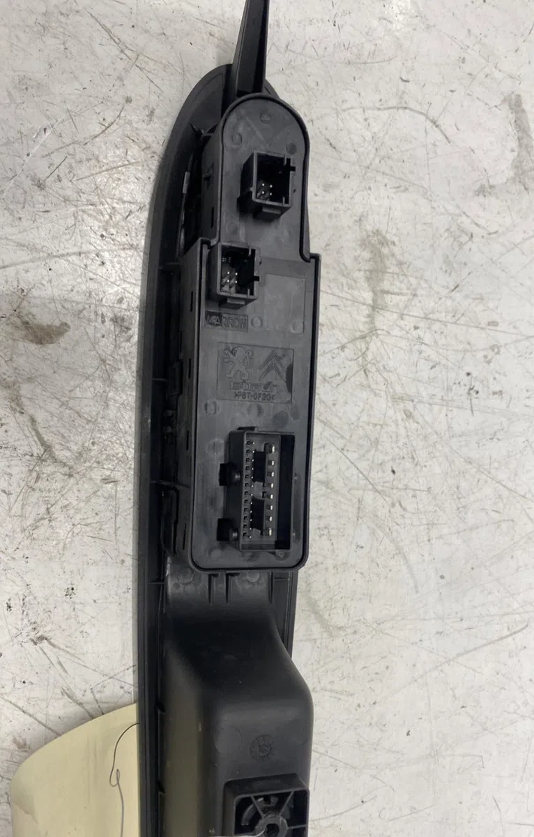Commande lève-glace porte avant gauche Citroen C4 II (NC_) 1.6 hdi 110 (2009) 5 portes occasion — photo 2
