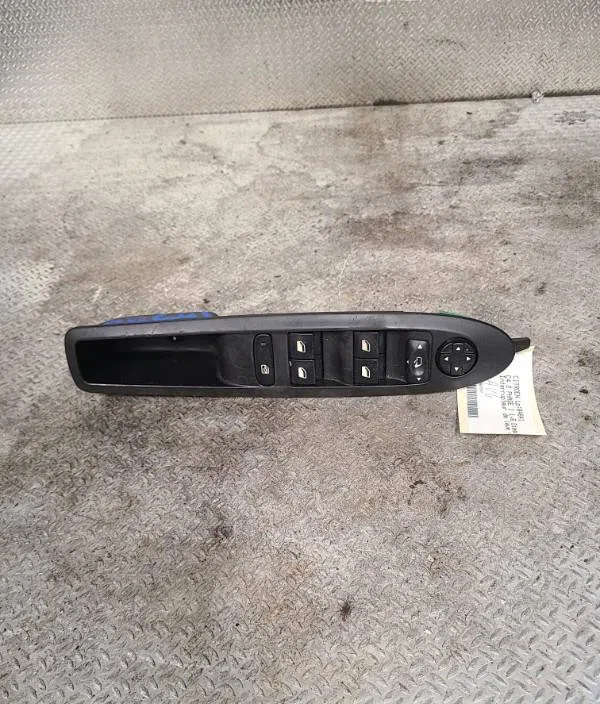 Commande lève-glace porte avant gauche Citroen C4 II (NC_) 1.6 hdi 110 (2009) 5 portes occasion — photo 2